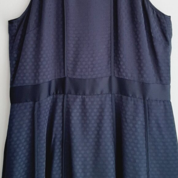BANANA REPUBLIC Halter Waist Defined Fit & Flare Dot Knee Length Dress Navy Sz 8 - Picture 5 of 14
